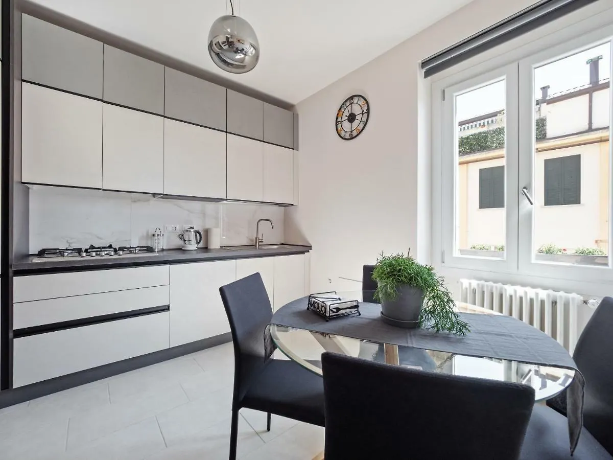Apartment Appartamento Ugolini Milano Italy